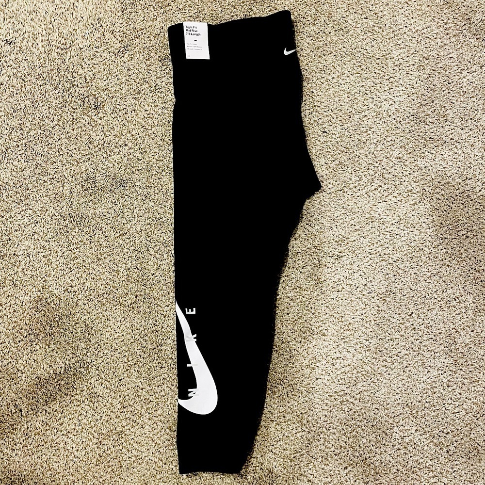 Nike Womens 1x 7/8 dry fit legging NWT